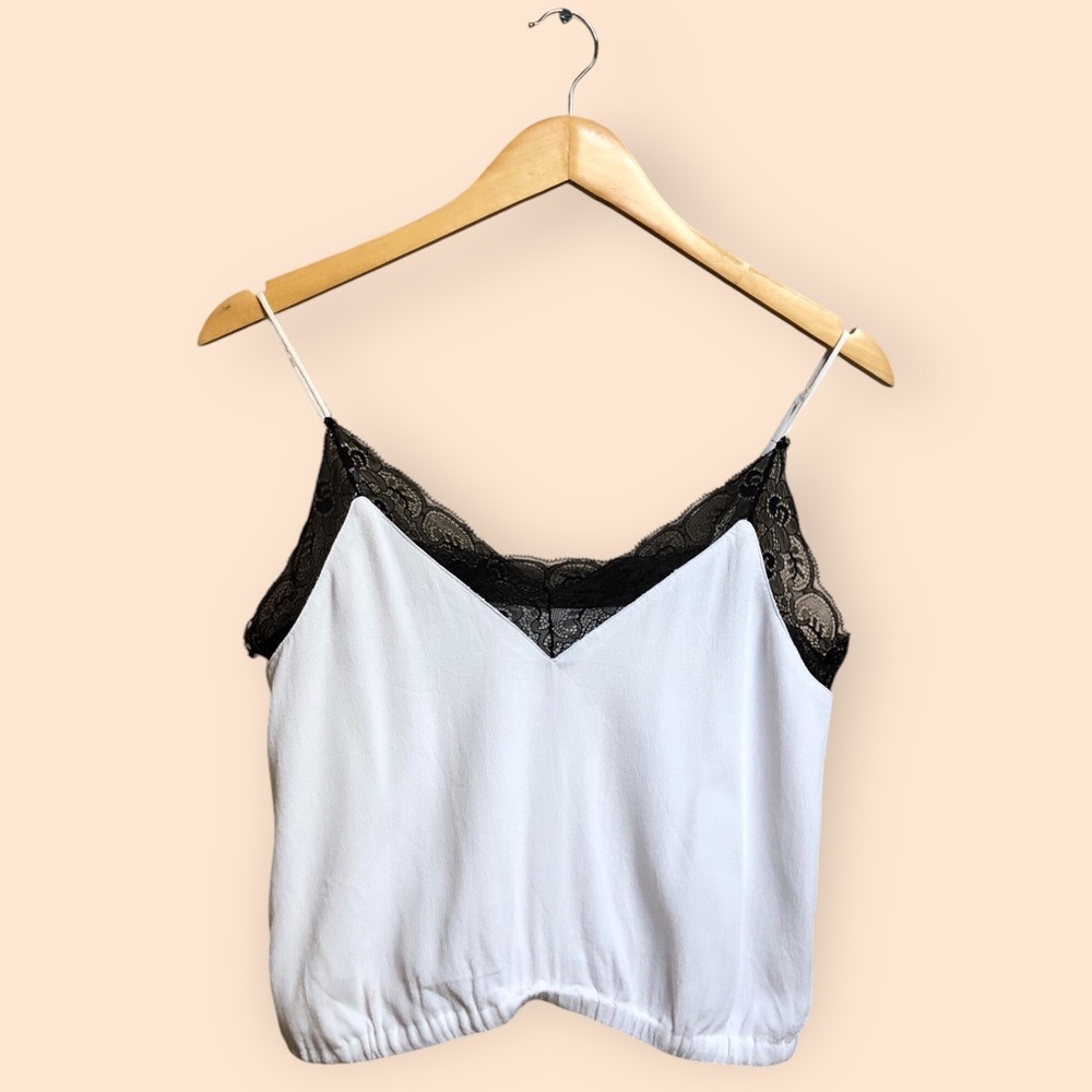 Wilfred Free ARITZIA White Camisole Top Black Lace Trim Cropped Sexy Women’s S